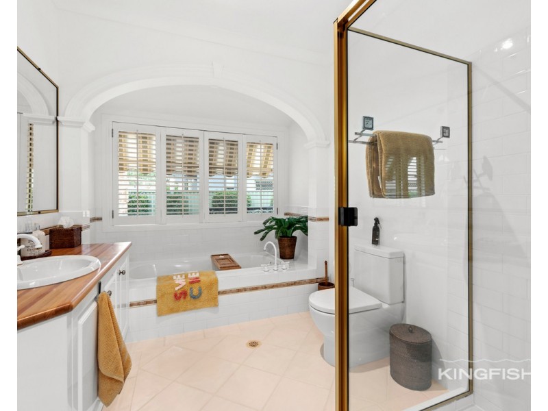 1 Lamb Street, Broadbeach Waters QLD 4218