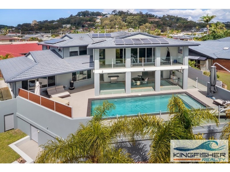 19 Kingfisher Crescent, Burleigh Waters QLD 4220