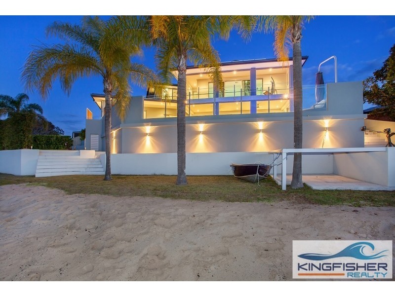 19 Kingfisher Crescent, Burleigh Waters QLD 4220