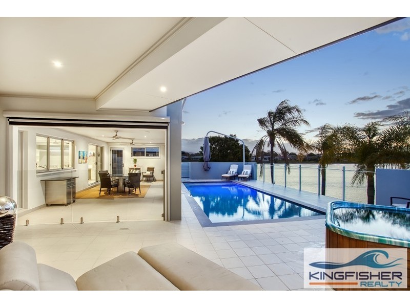 19 Kingfisher Crescent, Burleigh Waters QLD 4220