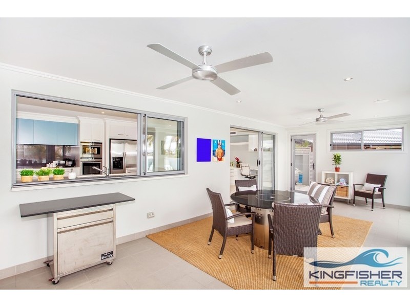 19 Kingfisher Crescent, Burleigh Waters QLD 4220