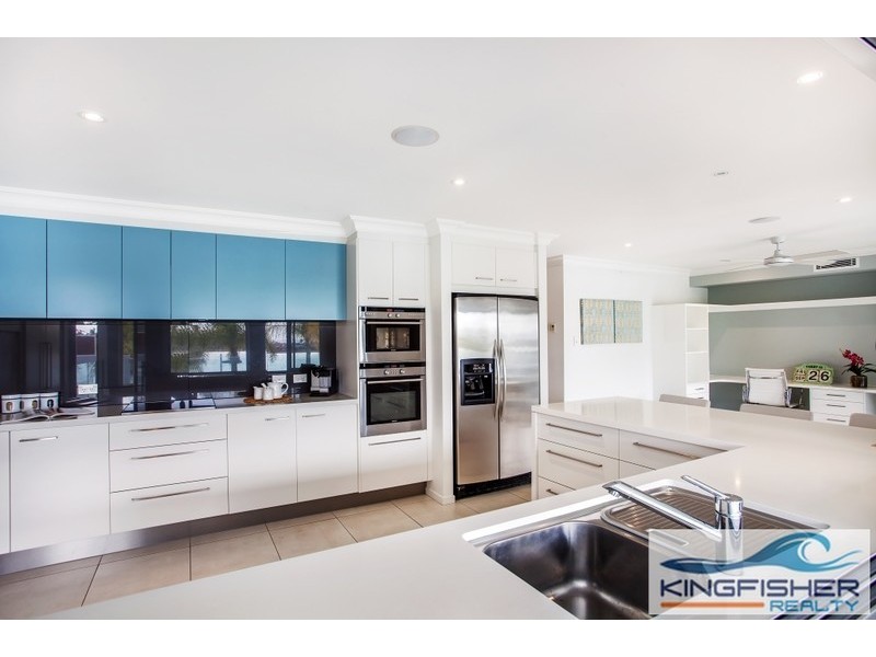 19 Kingfisher Crescent, Burleigh Waters QLD 4220