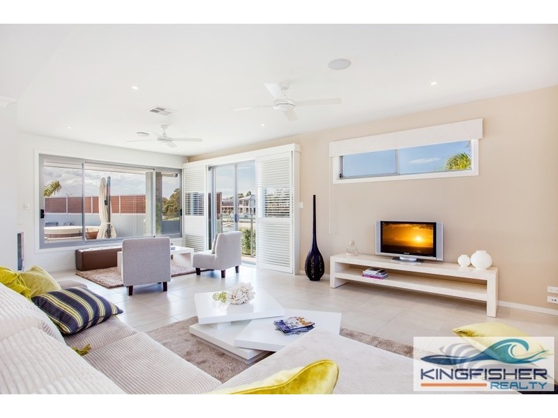 19 Kingfisher Crescent, Burleigh Waters QLD 4220