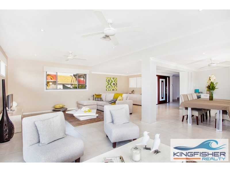 19 Kingfisher Crescent, Burleigh Waters QLD 4220
