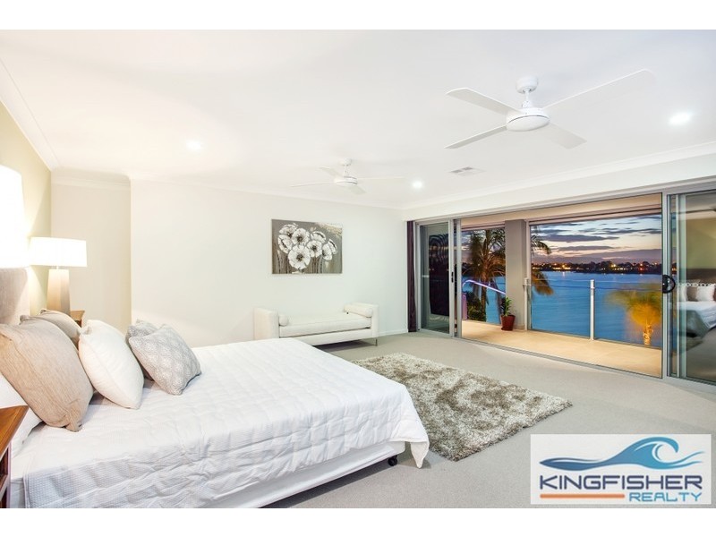 19 Kingfisher Crescent, Burleigh Waters QLD 4220