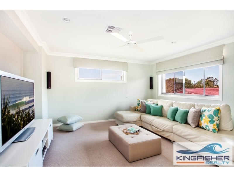 19 Kingfisher Crescent, Burleigh Waters QLD 4220