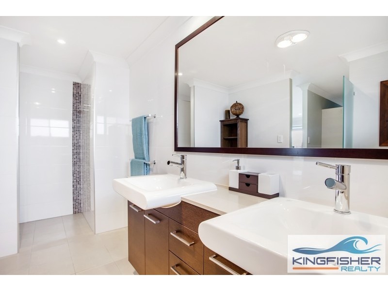 19 Kingfisher Crescent, Burleigh Waters QLD 4220