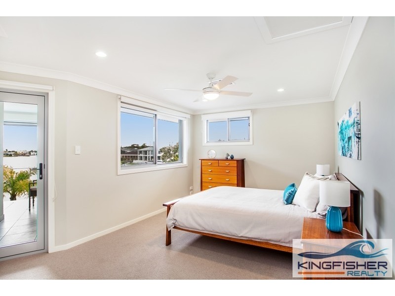 19 Kingfisher Crescent, Burleigh Waters QLD 4220