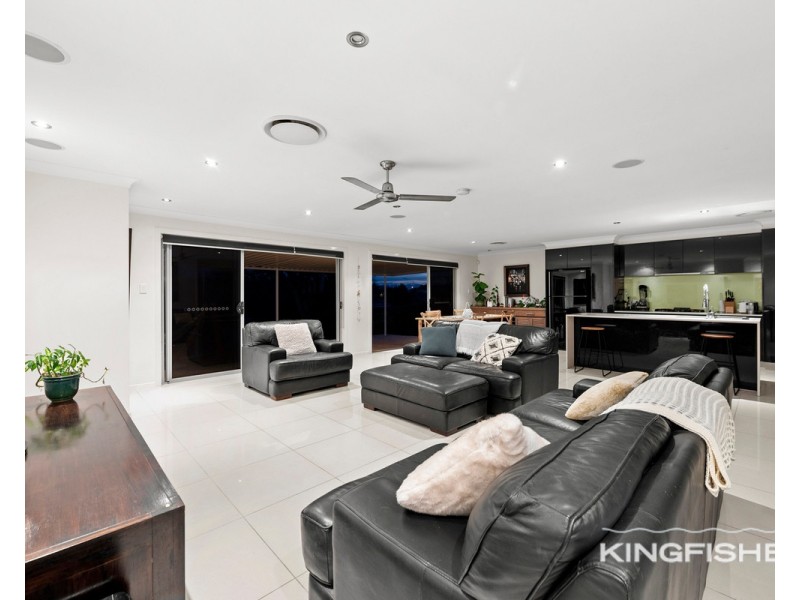 182 Acanthus Avenue, Burleigh Waters QLD 4220