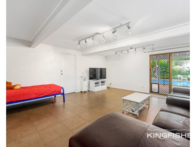 77 Jabiru Avenue, Burleigh Waters QLD 4220