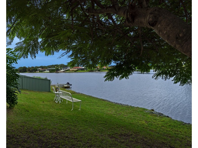 90 Dunlin Drive, Burleigh Waters QLD 4220