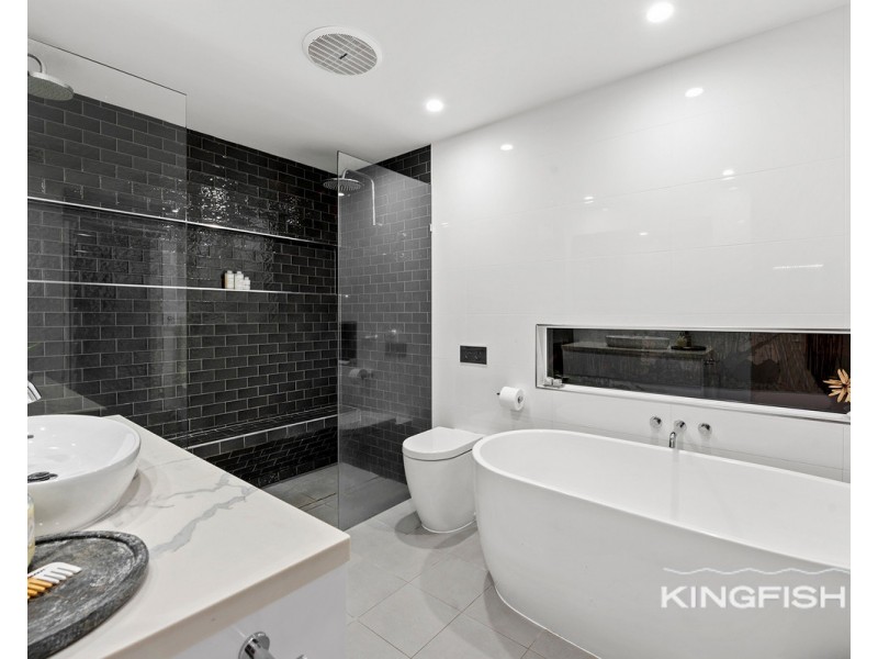 153 Acanthus Avenue, Burleigh Waters QLD 4220