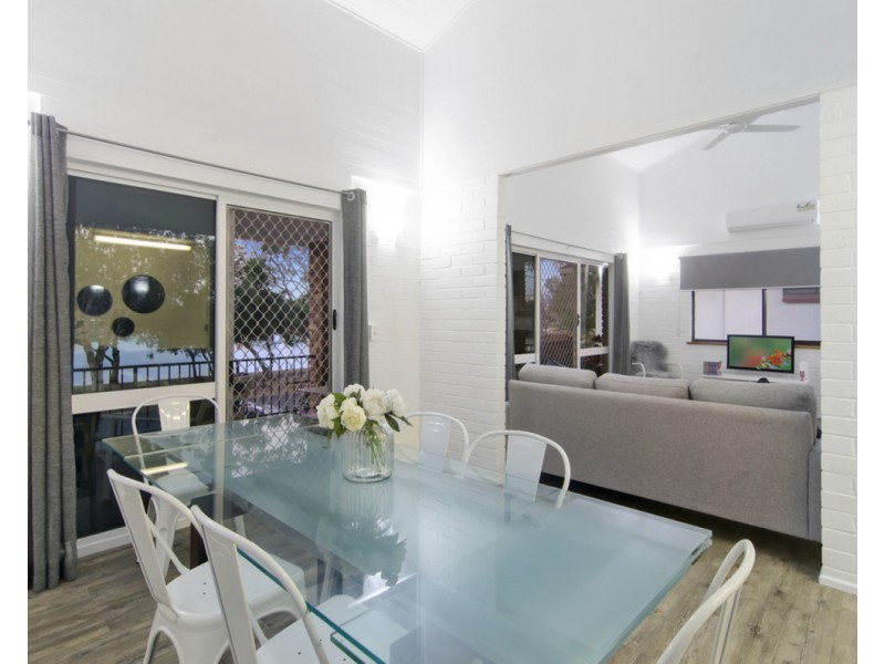 2/30 Murlong Crescent, Palm Beach QLD 4221