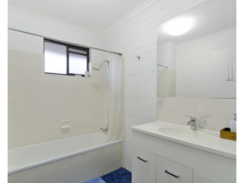 2/30 Murlong Crescent, Palm Beach QLD 4221