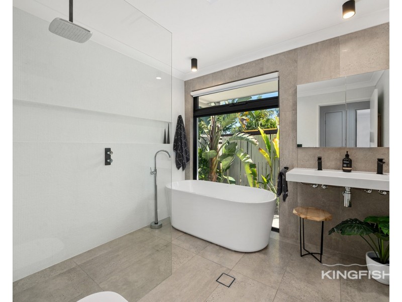 4 Anthony Drive, Burleigh Waters QLD 4220