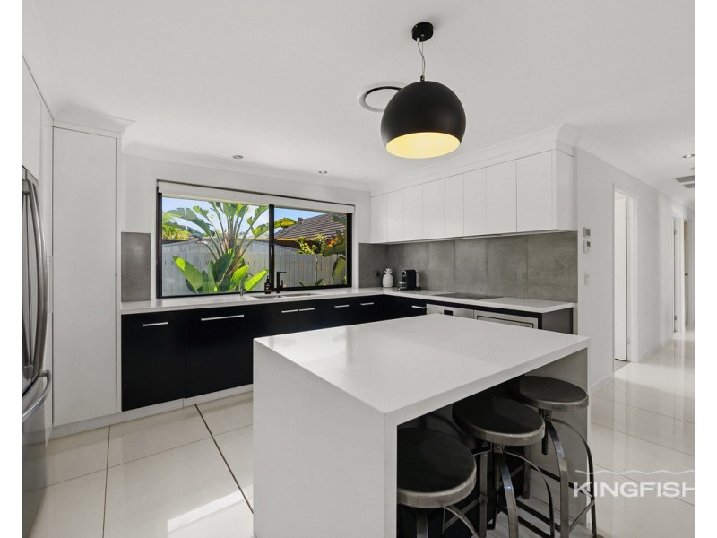 4 Anthony Drive, Burleigh Waters QLD 4220
