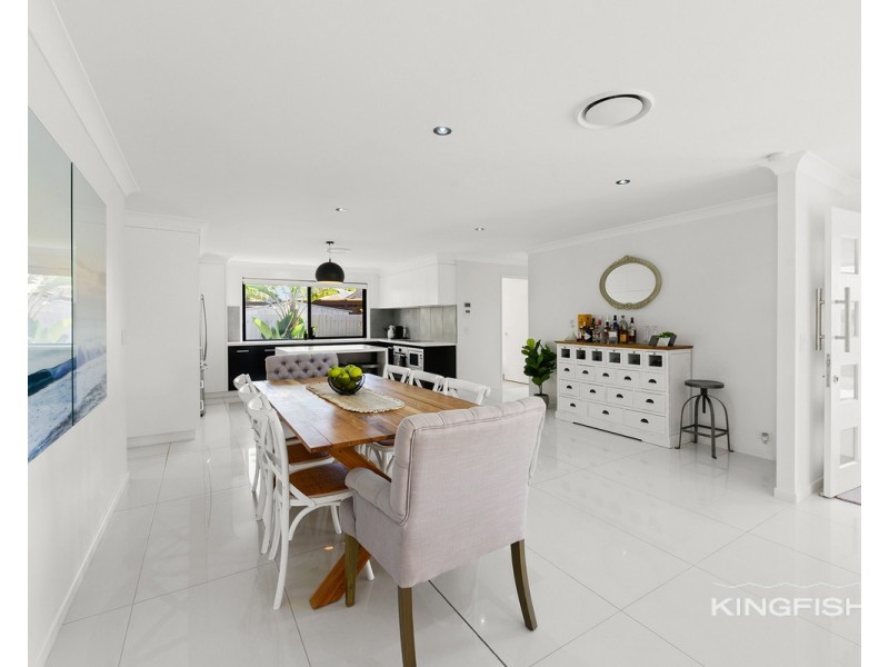 4 Anthony Drive, Burleigh Waters QLD 4220