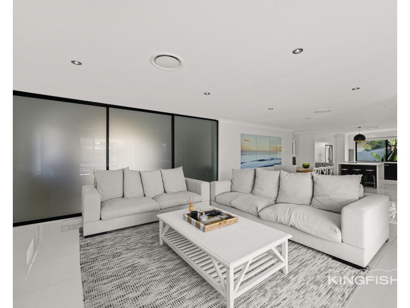 4 Anthony Drive, Burleigh Waters QLD 4220