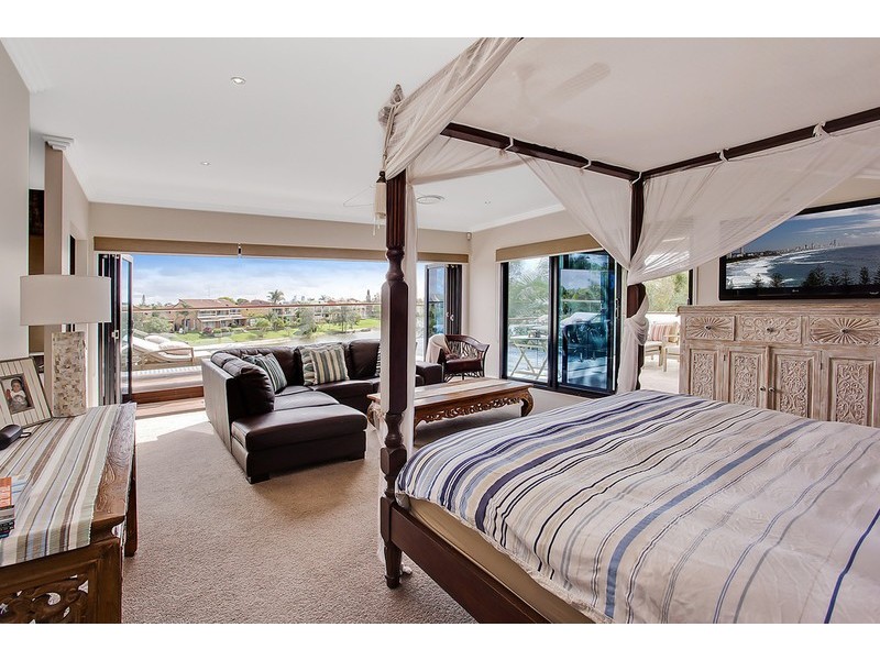 102 Jabiru Avenue, Burleigh Waters QLD 4220