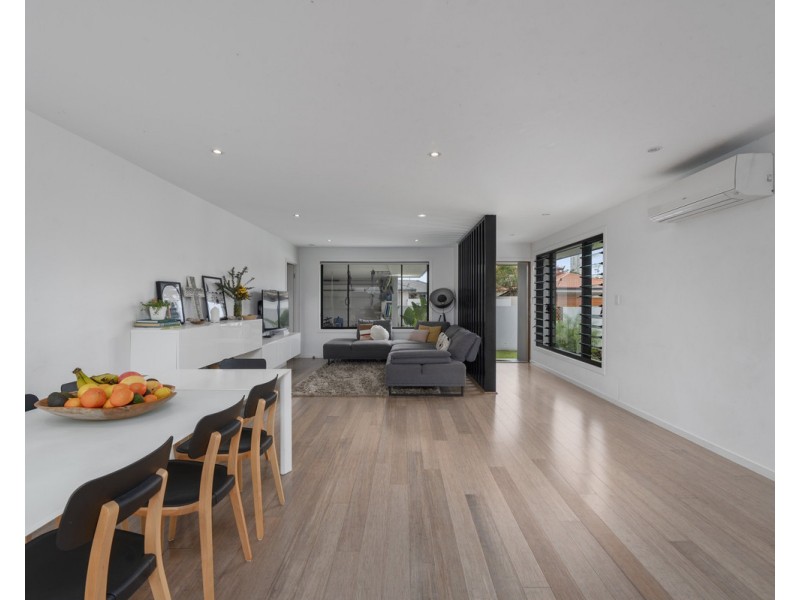 10 Kingfisher Crescent, Burleigh Waters QLD 4220