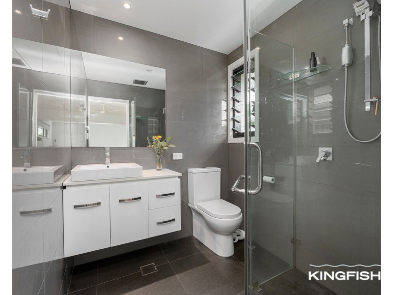 10 Kingfisher Crescent, Burleigh Waters QLD 4220