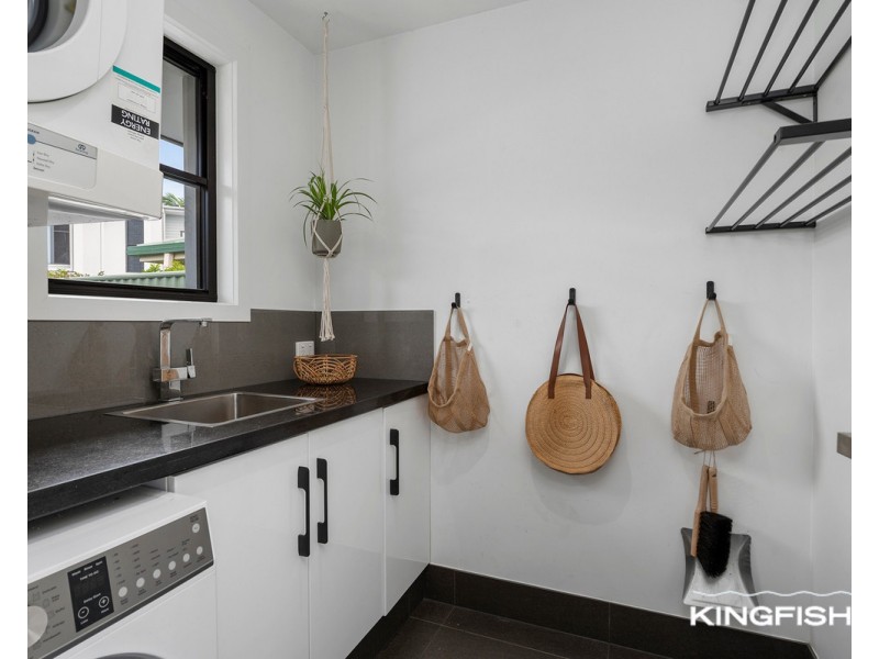 10 Kingfisher Crescent, Burleigh Waters QLD 4220