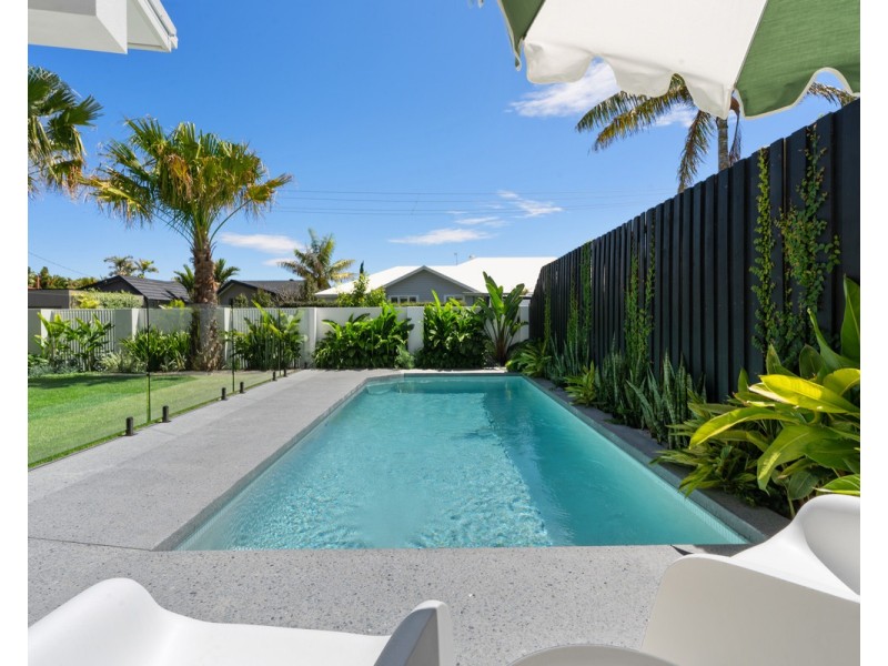 4 Tern Drive, Burleigh Waters QLD 4220