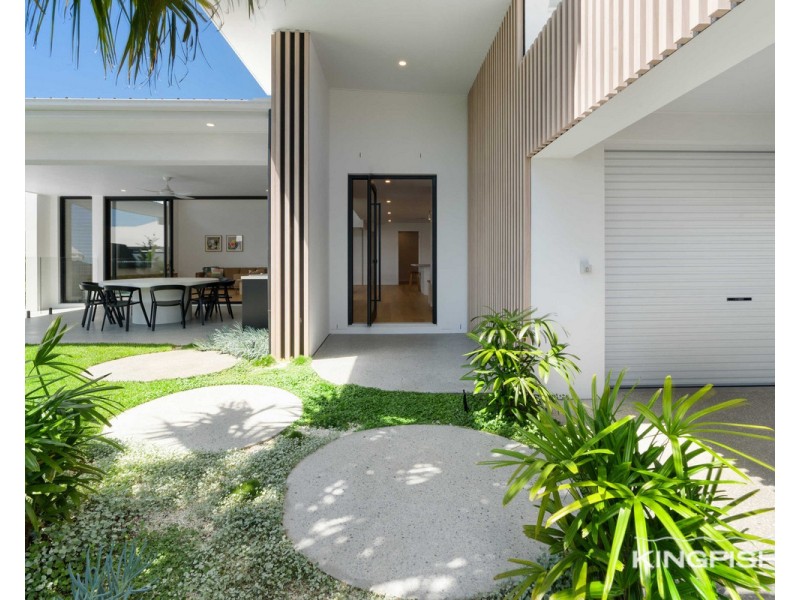 4 Tern Drive, Burleigh Waters QLD 4220