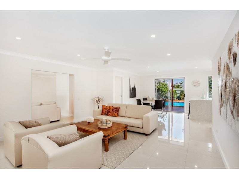 18 Bittern Avenue, Burleigh Waters QLD 4220