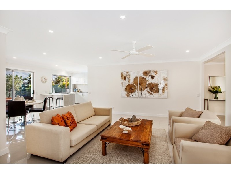 18 Bittern Avenue, Burleigh Waters QLD 4220