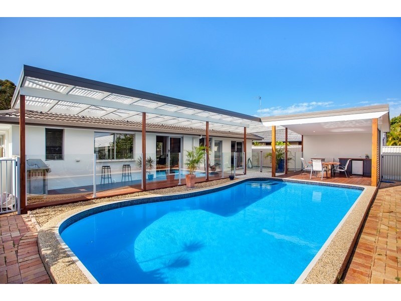 18 Bittern Avenue, Burleigh Waters QLD 4220