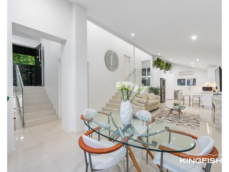 2/62 Hill Avenue, Burleigh Heads QLD 4220