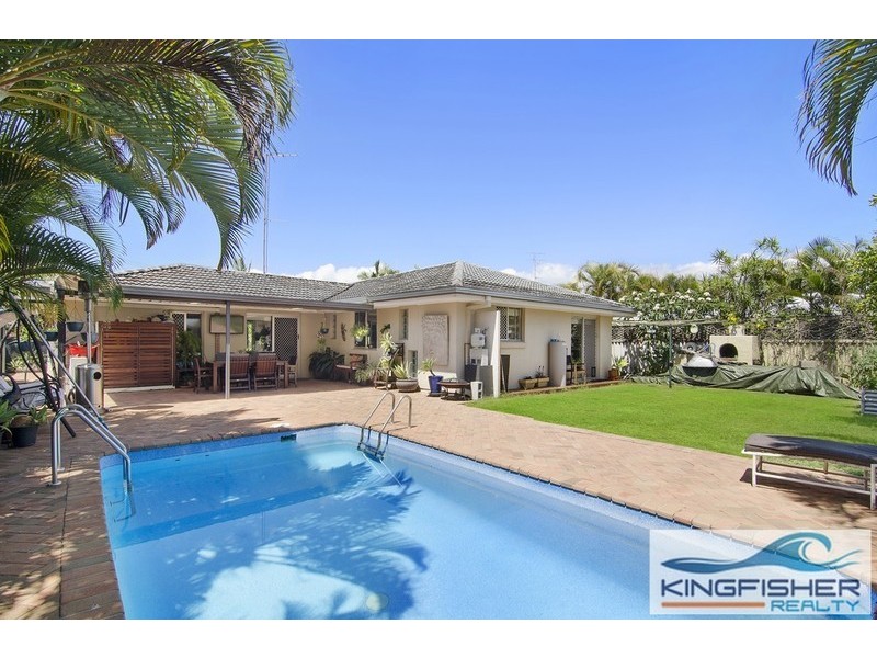11 Curlew Crescent, Burleigh Waters QLD 4220