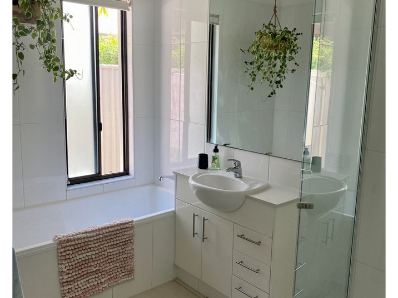 7 Penguin Parade, Burleigh Waters QLD 4220