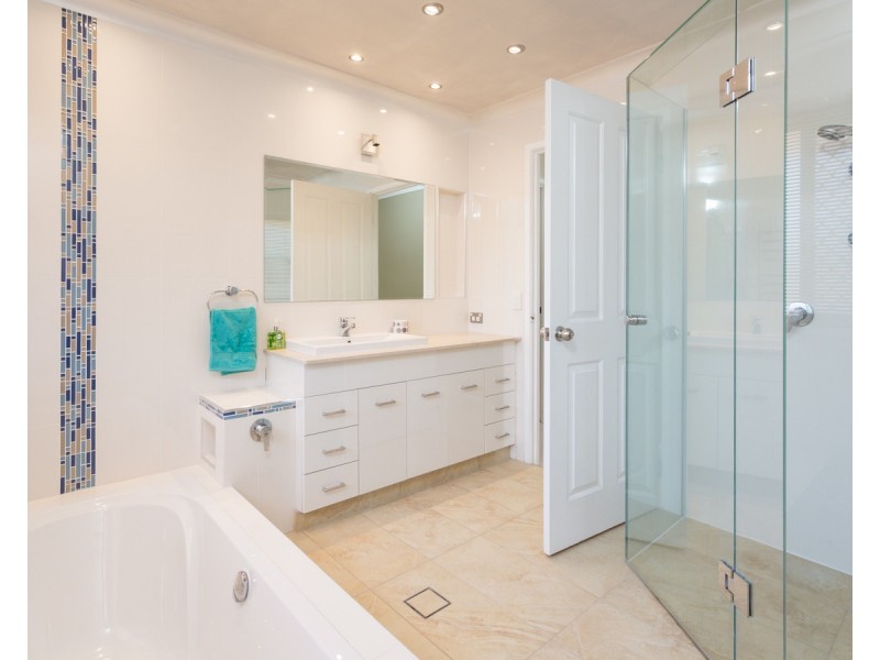 84 Honeyeater Drive, Burleigh Waters QLD 4220