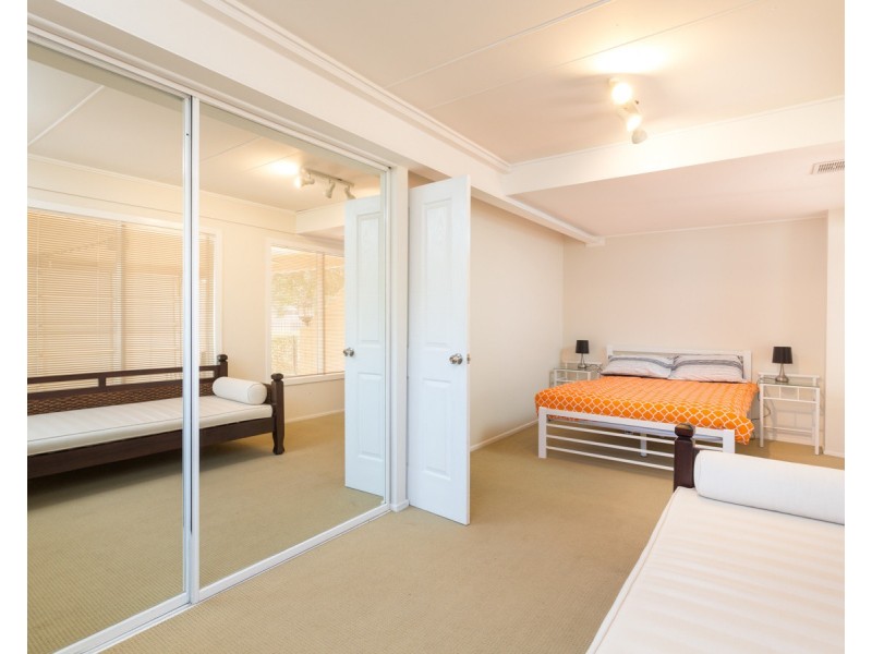 84 Honeyeater Drive, Burleigh Waters QLD 4220