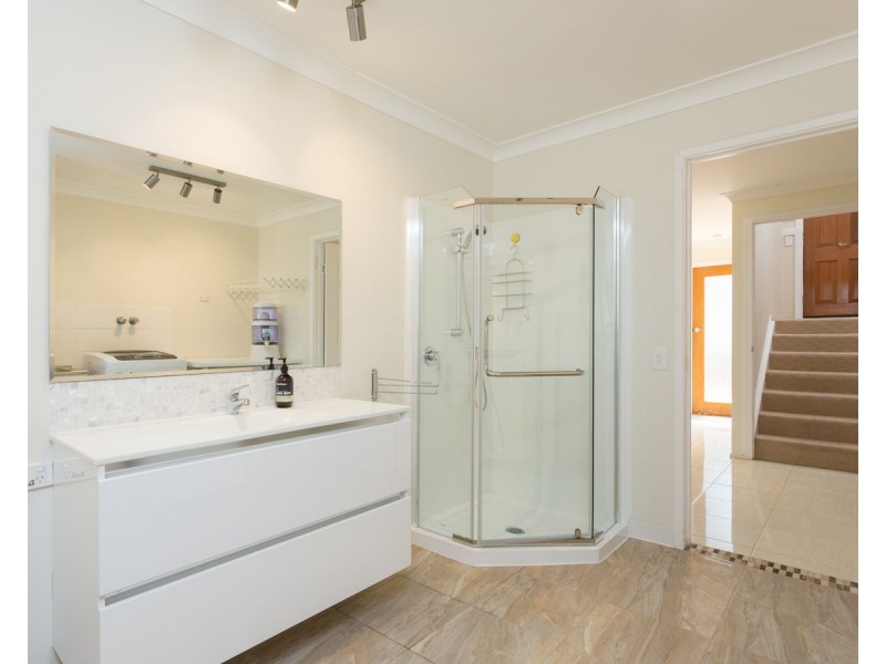 84 Honeyeater Drive, Burleigh Waters QLD 4220