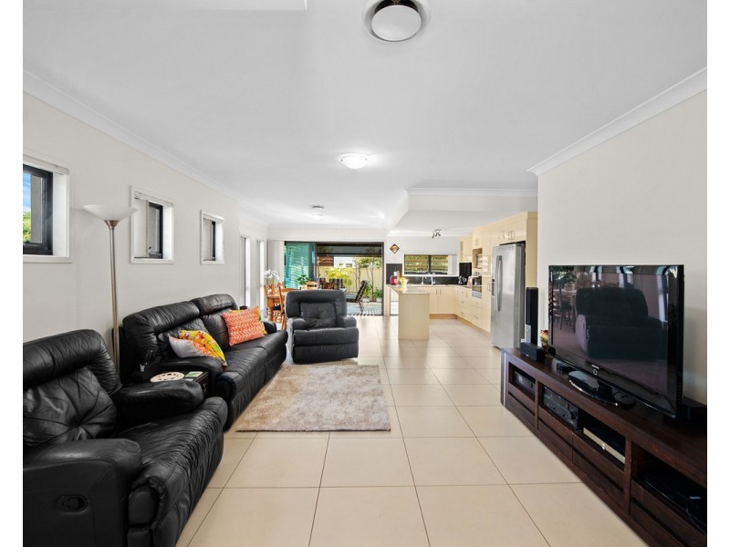 1/6 Peter Parade, Miami QLD 4220