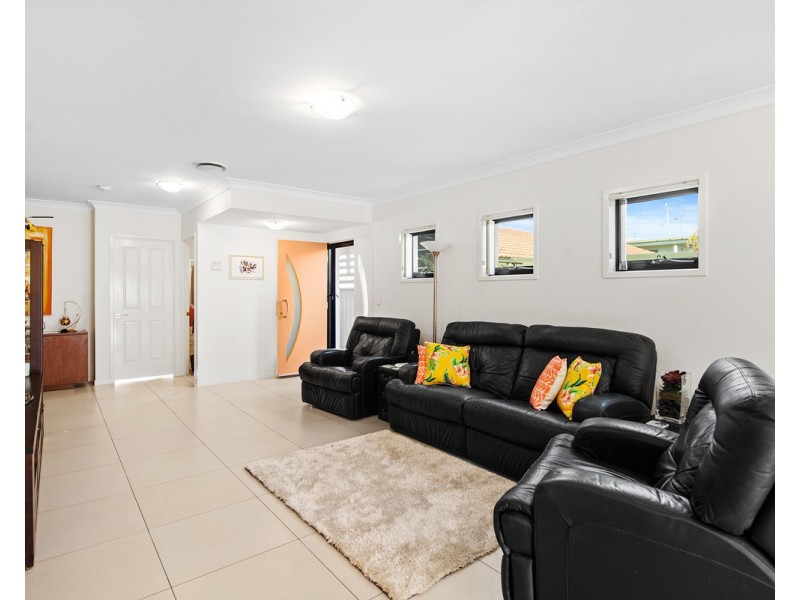 1/6 Peter Parade, Miami QLD 4220