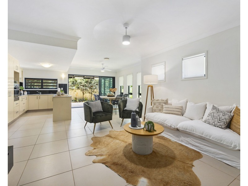 2/6 Peter Parade, Miami QLD 4220