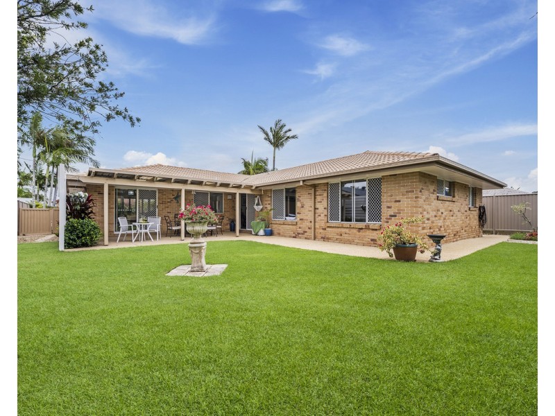 5 Goldfinch Avenue, Burleigh Waters QLD 4220