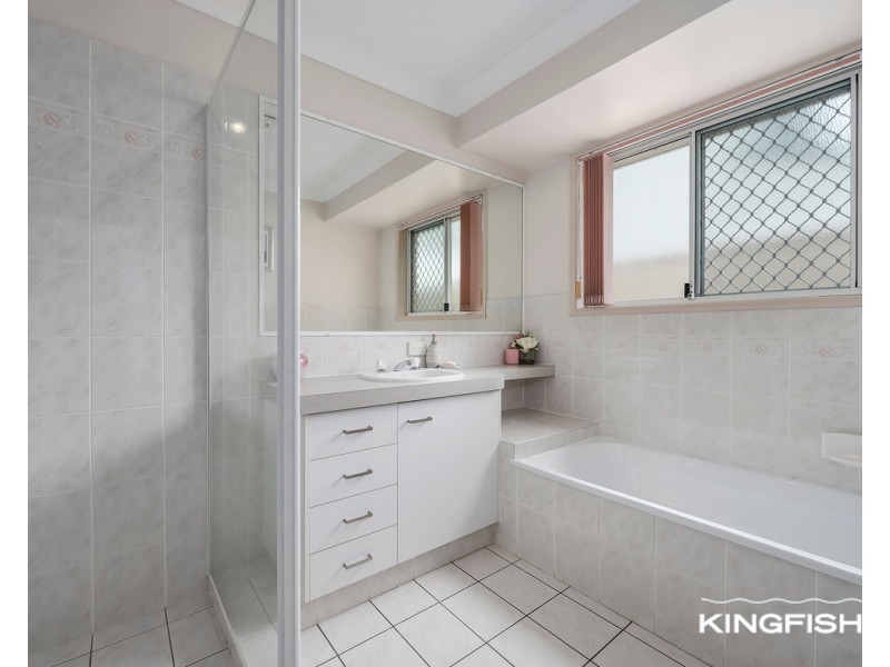 5 Goldfinch Avenue, Burleigh Waters QLD 4220