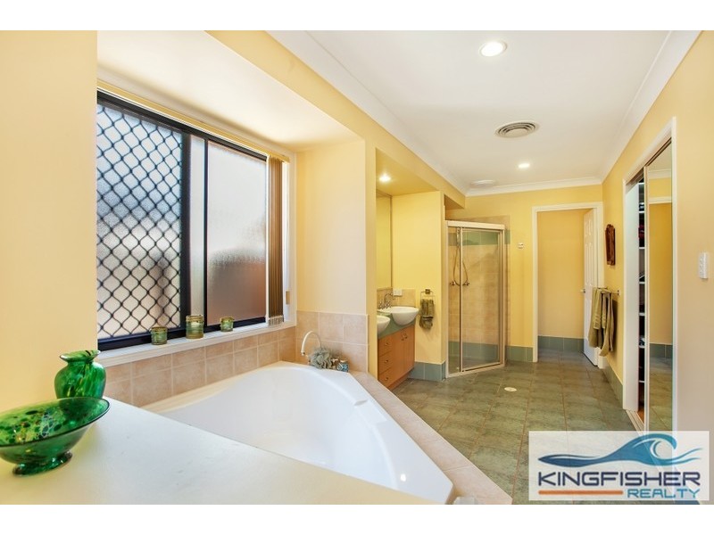 38 Sea Eagle Drive, Burleigh Waters QLD 4220