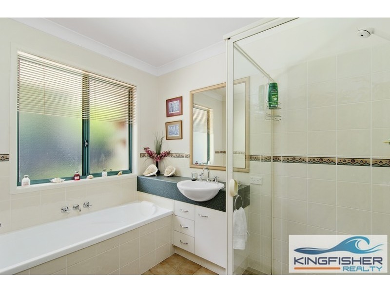 11 Casablanca Court, Burleigh Waters QLD 4220