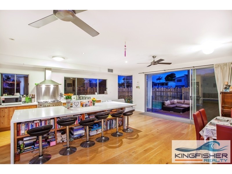 2 Joy Avenue, Burleigh Waters QLD 4220