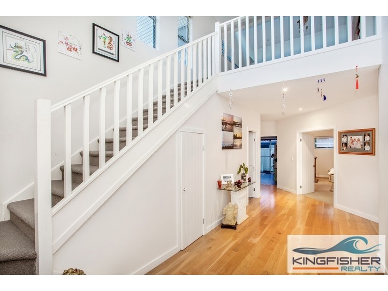 2 Joy Avenue, Burleigh Waters QLD 4220