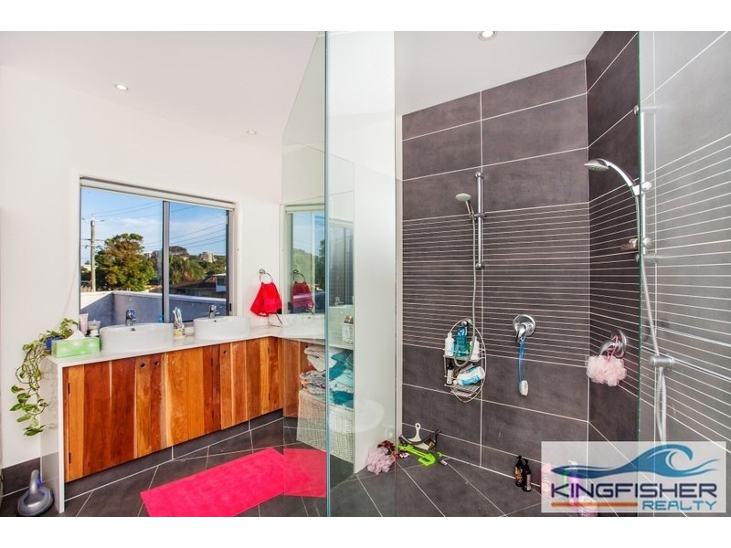 2 Joy Avenue, Burleigh Waters QLD 4220