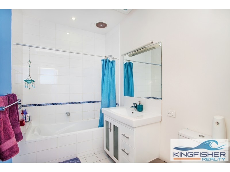 2 Joy Avenue, Burleigh Waters QLD 4220