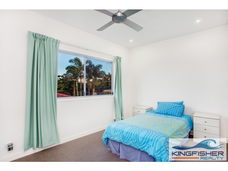 2 Joy Avenue, Burleigh Waters QLD 4220