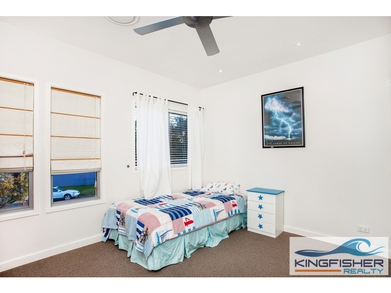 2 Joy Avenue, Burleigh Waters QLD 4220